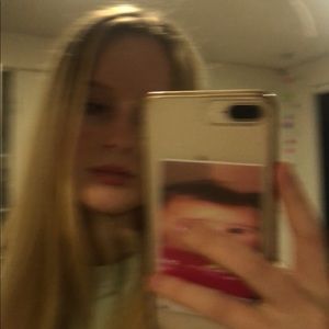 Meet your Posher, Olivia